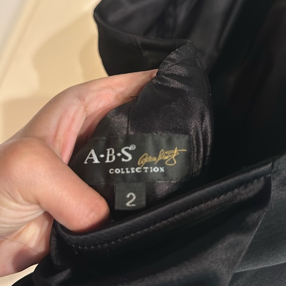 ♦️ABS COLLECTION♦️black satin evening gown with open bow back - Picture 5 of 5